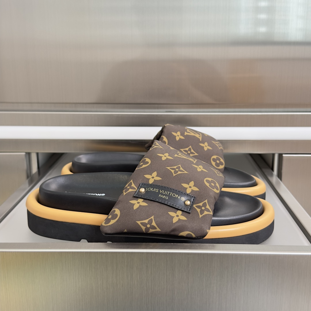 Louis Vuitton LV路易威登L家驴牌 POOL PILLOW COMFORT 魔术贴 丹宁牛仔布 棋盘格 浮雕 面包 平底凉拖鞋