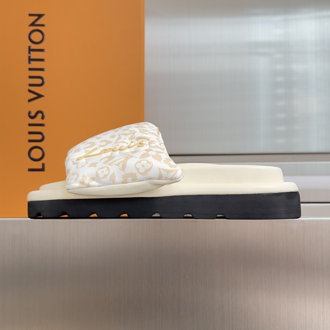 Louis Vuitton LV路易威登L家驴牌 POOL PILLOW COMFORT 魔术贴 丹宁牛仔布 棋盘格 浮雕 面包 平底凉拖鞋