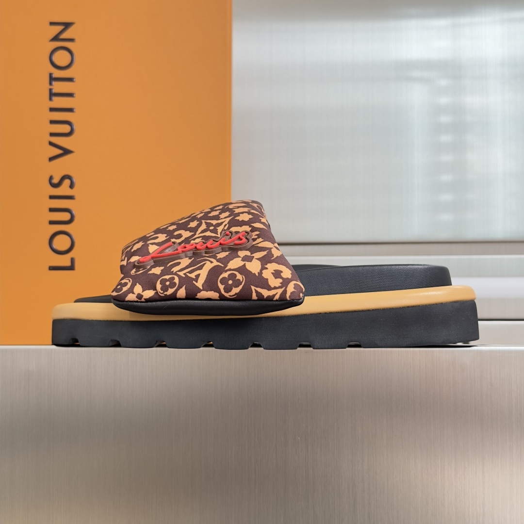 Louis Vuitton LV路易威登L家驴牌 POOL PILLOW COMFORT 魔术贴 丹宁牛仔布 棋盘格 浮雕 面包 平底凉拖鞋