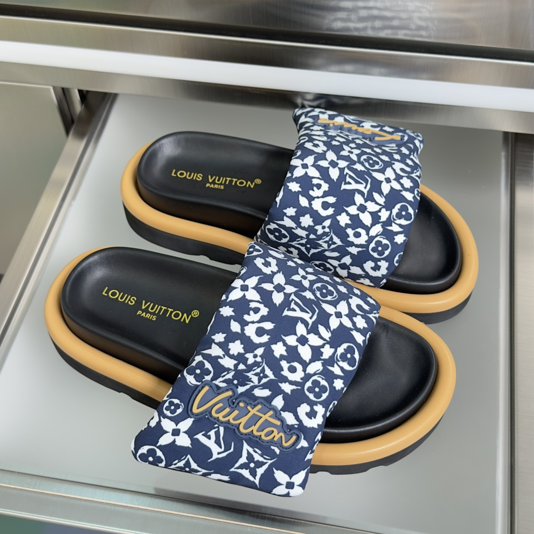Louis Vuitton LV路易威登L家驴牌 POOL PILLOW COMFORT 魔术贴 丹宁牛仔布 棋盘格 浮雕 面包 平底凉拖鞋
