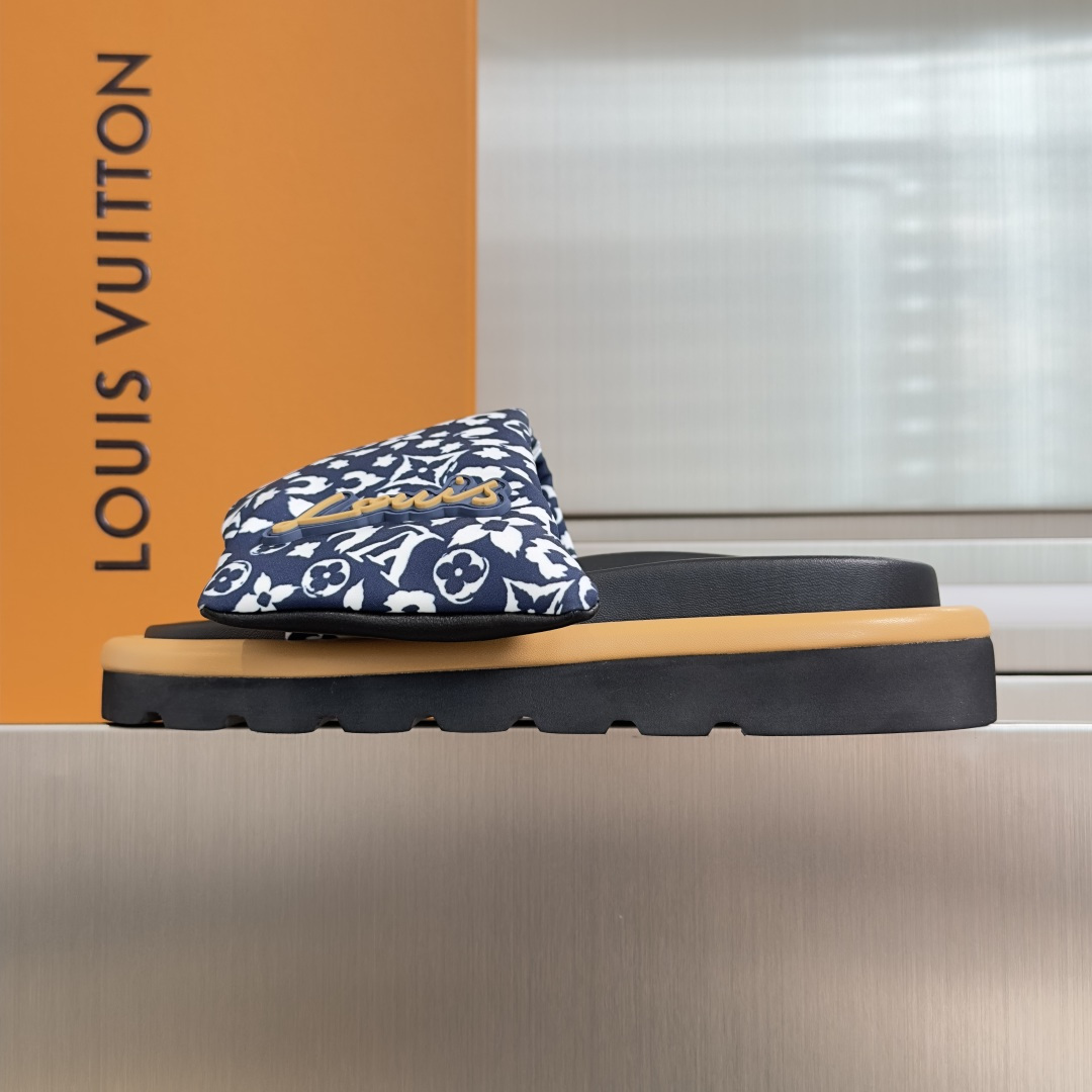 Louis Vuitton LV路易威登L家驴牌 POOL PILLOW COMFORT 魔术贴 丹宁牛仔布 棋盘格 浮雕 面包 平底凉拖鞋