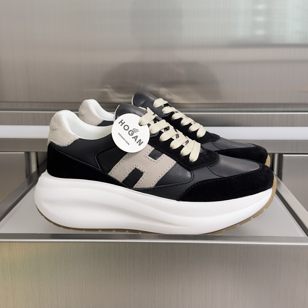 NO:790105,The top version of women's model Hogan Hogan's latest Chunky series H696 thick-soled casual sports shoes HOGAN Chunky sports and casual shoes adopt a new sculptural structure design, with thick soles, comfortable and beautiful, and dynamic style without losing ingenious details. Made of metallic leather and mesh fabrics with ingenious craftsmanship, the upper lines are round and soft. Exquisite packaging at the delivery counter. Fabric: Original custom imported first-layer cowhide. Customized imported breathable mesh lining.  The sole is made of original molded rubber foam material, sole thickness 5.5CM Size: women's 35-40, casual shoes/sports shoes, hogan, sneakers, cowhide19860909顶级版本女款 Hogan霍根 最新Chunky系列H696 厚底 休闲 运动鞋 HOGAN Chunky运动休闲鞋采用全新雕塑感结构设计,搭配厚实鞋底,脚感舒适又不失美感,款式动感而不失匠心细节,以金属色皮革与网眼面料经过匠心工艺打造,鞋面线条圆润柔和 配送专柜精美包装 面料:原版定制进口头层牛皮 内里定制进口透气网里 鞋底原版开模橡胶发泡材质 底厚5.5CM Size : 女款35-40,休闲鞋/运动鞋,hogan,sneakers,cowhide,Women's Shoes