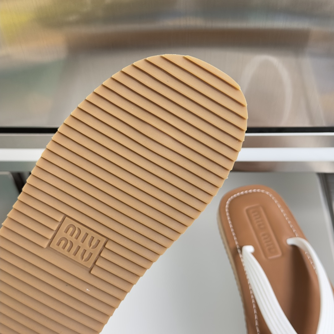 Miu Miu MiuMiu缪缪 最新 夹脚凉鞋 沙滩鞋 人字 拖鞋