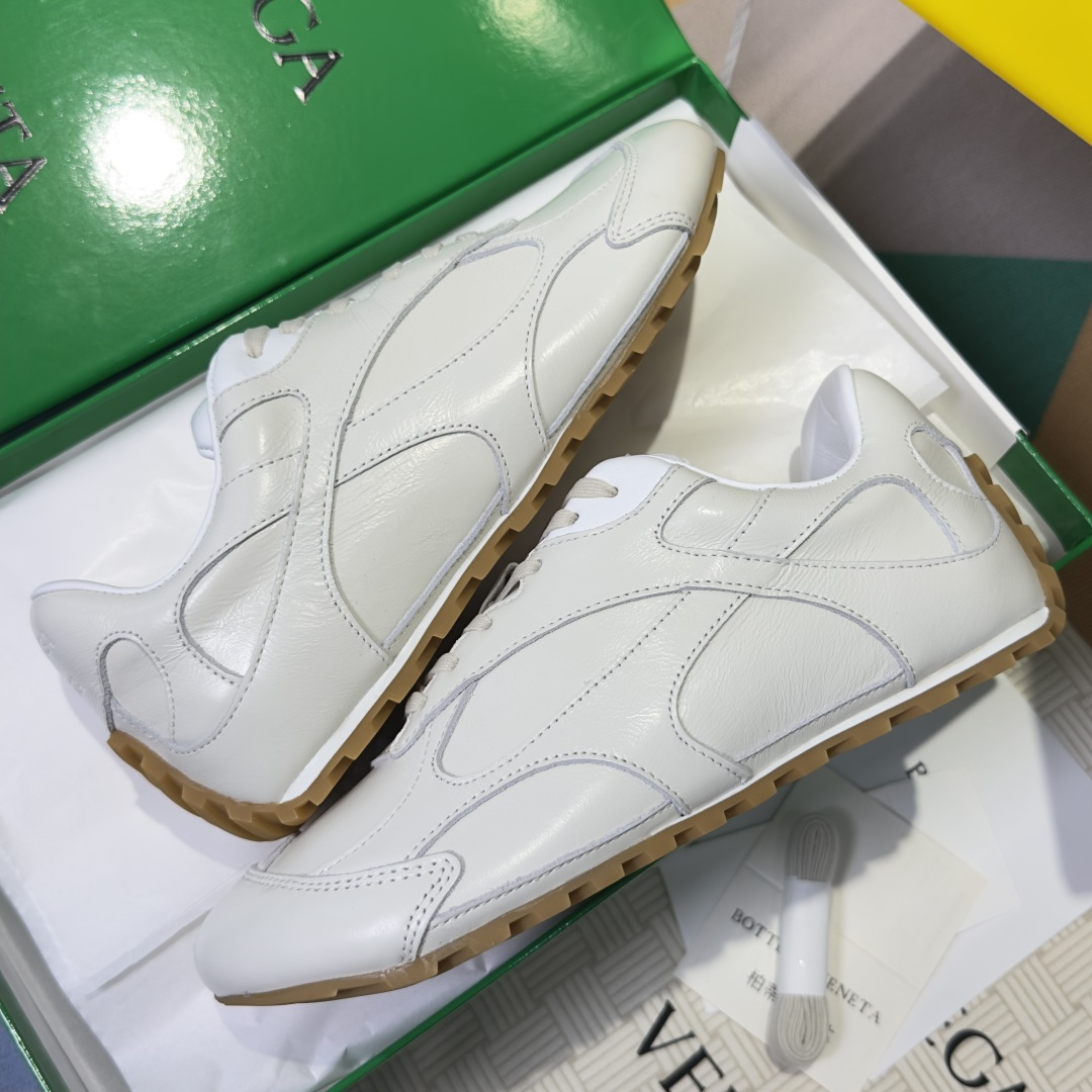 顶级版本:情侣款 Bottega Veneta 葆蝶家BV最新款Orbit Flash系列 情侣款 复古 网面 休闲 顶级版本:情侣款 Bottega Veneta 葆蝶家BV最新款Orbit Flash系列 情侣款 复古 网面 休闲