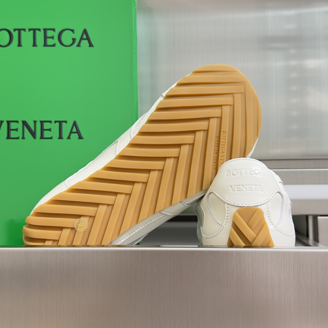 顶级版本:情侣款 Bottega Veneta 葆蝶家BV最新款Orbit Flash系列 情侣款 复古 网面 休闲 顶级版本:情侣款 Bottega Veneta 葆蝶家BV最新款Orbit Flash系列 情侣款 复古 网面 休闲