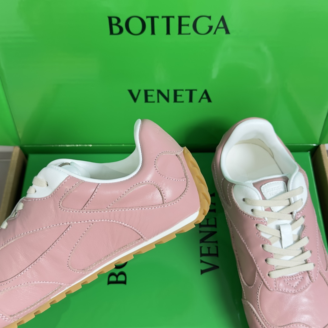 顶级版本:情侣款 Bottega Veneta 葆蝶家BV最新款Orbit Flash系列 情侣款 复古 网面 休闲 顶级版本:情侣款 Bottega Veneta 葆蝶家BV最新款Orbit Flash系列 情侣款 复古 网面 休闲