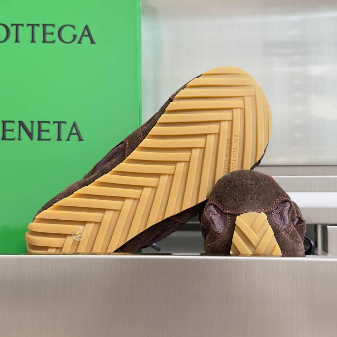 顶级版本:情侣款 Bottega Veneta 葆蝶家BV最新款Orbit Flash系列 情侣款 复古 网面 休闲 顶级版本:情侣款 Bottega Veneta 葆蝶家BV最新款Orbit Flash系列 情侣款 复古 网面 休闲