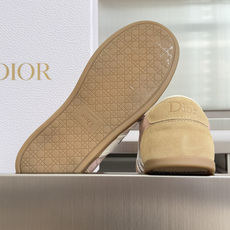 顶级版本:女款 Dior迪奥 最新Ribbon系列 休闲 运动鞋 德训鞋 阿甘鞋 这款 Dior Ribbon 运动鞋由 顶级版本:女款 Dior迪奥 最新Ribbon系列 休闲 运动鞋 德训鞋 阿甘鞋 这款 Dior Ribbon 运动鞋由
