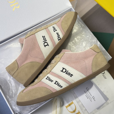 顶级版本:女款 Dior迪奥 最新Ribbon系列 休闲 运动鞋 德训鞋 阿甘鞋 这款 Dior Ribbon 运动鞋由 顶级版本:女款 Dior迪奥 最新Ribbon系列 休闲 运动鞋 德训鞋 阿甘鞋 这款 Dior Ribbon 运动鞋由