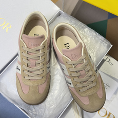 顶级版本:女款 Dior迪奥 最新Ribbon系列 休闲 运动鞋 德训鞋 阿甘鞋 这款 Dior Ribbon 运动鞋由 顶级版本:女款 Dior迪奥 最新Ribbon系列 休闲 运动鞋 德训鞋 阿甘鞋 这款 Dior Ribbon 运动鞋由
