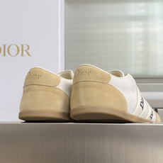 顶级版本:女款 Dior迪奥 最新Ribbon系列 休闲 运动鞋 德训鞋 阿甘鞋 这款 Dior Ribbon 运动鞋由 顶级版本:女款 Dior迪奥 最新Ribbon系列 休闲 运动鞋 德训鞋 阿甘鞋 这款 Dior Ribbon 运动鞋由