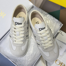 顶级版本:女款 Dior迪奥 最新Ribbon系列 休闲 运动鞋 德训鞋 阿甘鞋 这款 Dior Ribbon 运动鞋由 顶级版本:女款 Dior迪奥 最新Ribbon系列 休闲 运动鞋 德训鞋 阿甘鞋 这款 Dior Ribbon 运动鞋由