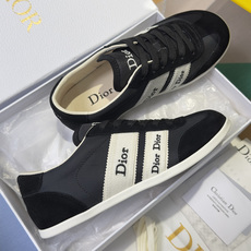 顶级版本:女款 Dior迪奥 最新Ribbon系列 休闲 运动鞋 德训鞋 阿甘鞋 这款 Dior Ribbon 运动鞋由 顶级版本:女款 Dior迪奥 最新Ribbon系列 休闲 运动鞋 德训鞋 阿甘鞋 这款 Dior Ribbon 运动鞋由