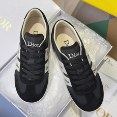 顶级版本:女款 Dior迪奥 最新Ribbon系列 休闲 运动鞋 德训鞋 阿甘鞋 这款 Dior Ribbon 运动鞋由 顶级版本:女款 Dior迪奥 最新Ribbon系列 休闲 运动鞋 德训鞋 阿甘鞋 这款 Dior Ribbon 运动鞋由
