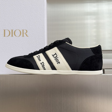 顶级版本:女款 Dior迪奥 最新Ribbon系列 休闲 运动鞋 德训鞋 阿甘鞋 这款 Dior Ribbon 运动鞋由 顶级版本:女款 Dior迪奥 最新Ribbon系列 休闲 运动鞋 德训鞋 阿甘鞋 这款 Dior Ribbon 运动鞋由