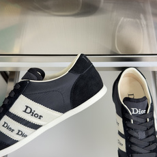 顶级版本:女款 Dior迪奥 最新Ribbon系列 休闲 运动鞋 德训鞋 阿甘鞋 这款 Dior Ribbon 运动鞋由 顶级版本:女款 Dior迪奥 最新Ribbon系列 休闲 运动鞋 德训鞋 阿甘鞋 这款 Dior Ribbon 运动鞋由