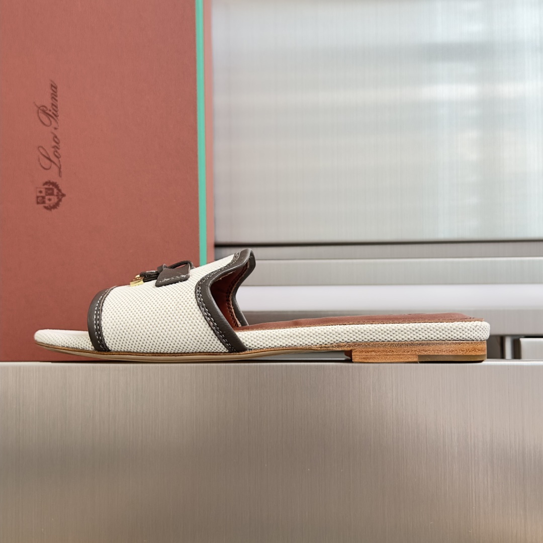 Loro Piana Loro Piana 诺悠翩雅LP 最新 Summer Charms系列 平底 凉拖鞋