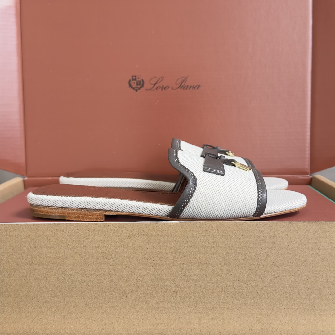 Loro Piana Loro Piana 诺悠翩雅LP 最新 Summer Charms系列 平底 凉拖鞋