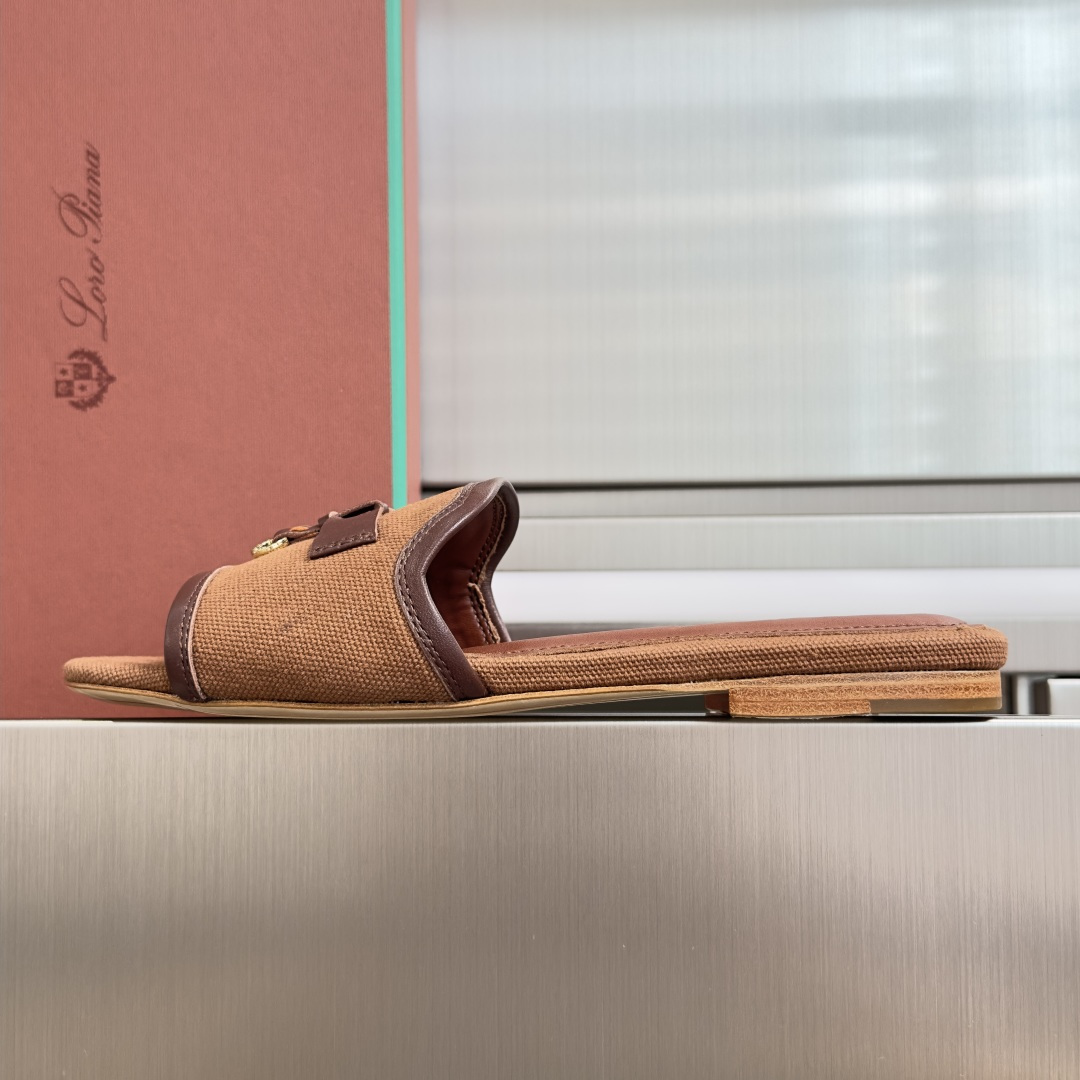 Loro Piana Loro Piana 诺悠翩雅LP 最新 Summer Charms系列 平底 凉拖鞋