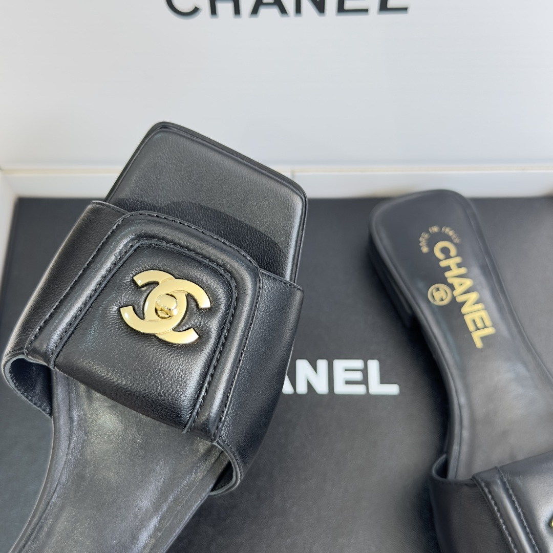 Chanel Chanel香奈儿 小香 夏季 新款 书包扣 方头 凉拖鞋