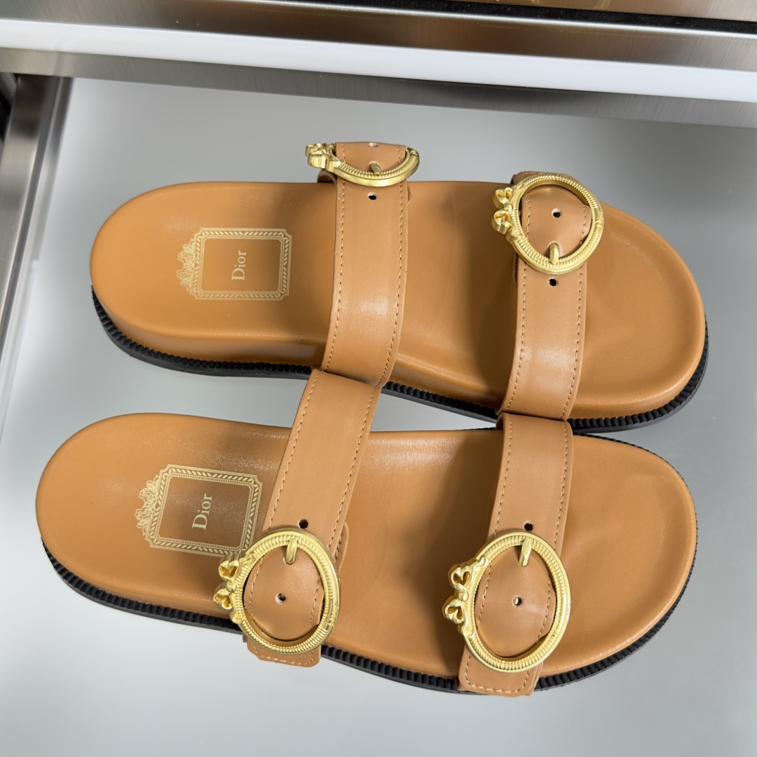Dior Dior 迪奥Medaillon Buckle 系列 厚底 凉拖鞋 沙滩鞋