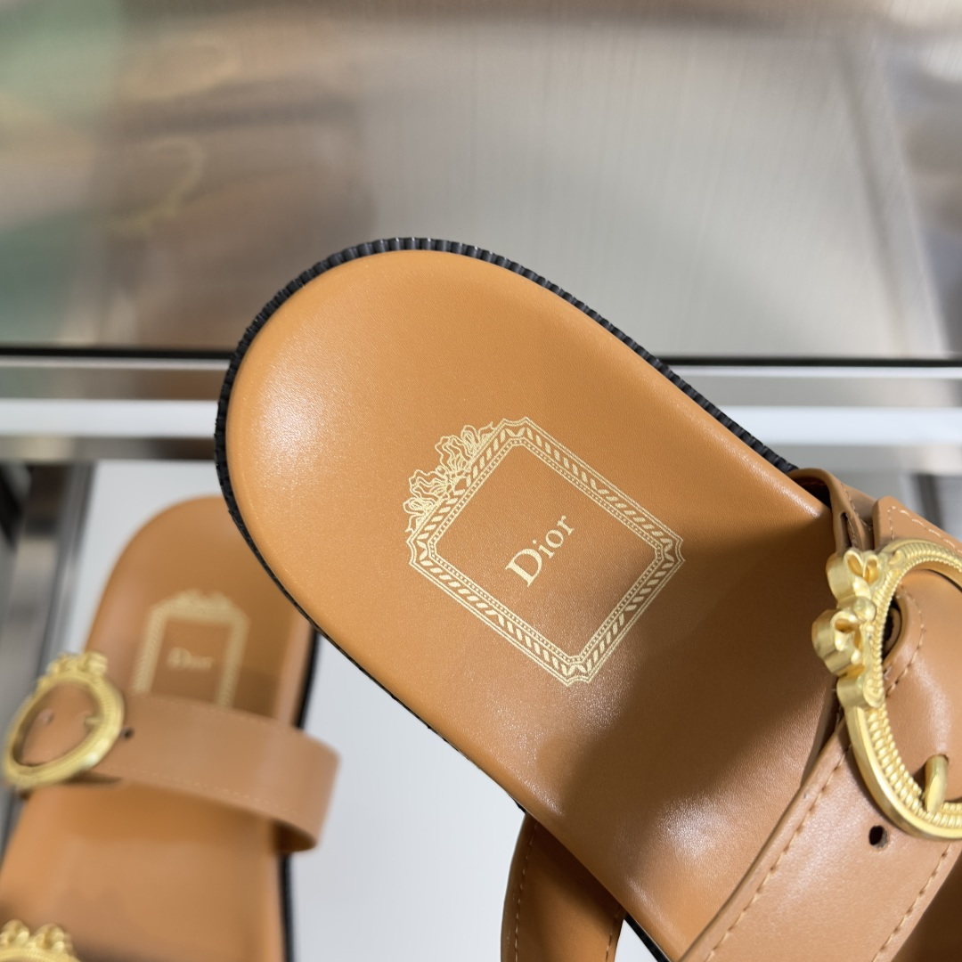 Dior Dior 迪奥Medaillon Buckle 系列 厚底 凉拖鞋 沙滩鞋