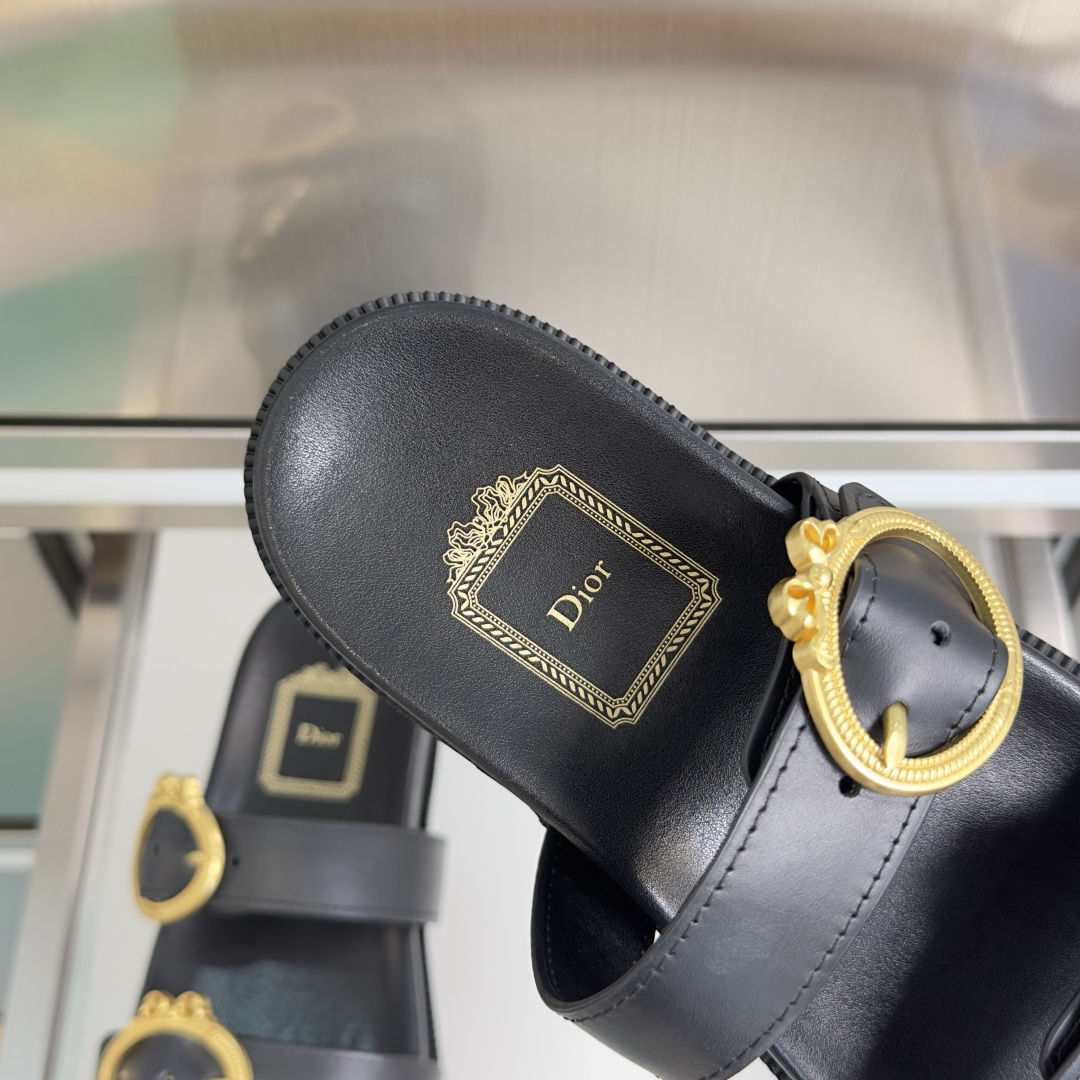 Dior Dior 迪奥Medaillon Buckle 系列 厚底 凉拖鞋 沙滩鞋