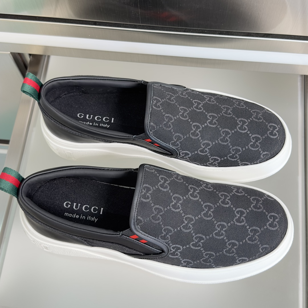 顶级版本:男款Gucci 古驰 Chunky B系列 情侣款 厚底 休闲 运动鞋 乐福鞋品牌经典织带元素 顶级版本:男款Gucci 古驰 Chunky B系列 情侣款 厚底 休闲 运动鞋 乐福鞋品牌经典织带元素