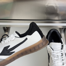 顶级版本:男款Off-White™最新End Of Play系列 厚底 箭头 休闲 运动鞋 滑板鞋这款E 顶级版本:男款Off-White™最新End Of Play系列 厚底 箭头 休闲 运动鞋 滑板鞋这款E