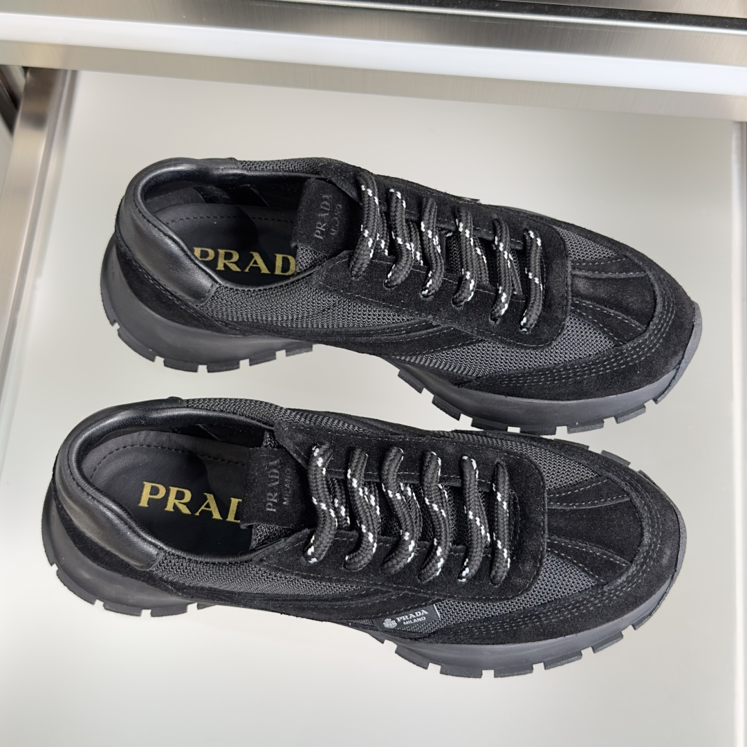 顶级版本：女款🌾男款+10Prada普拉达 P家 最新 情侣款 厚底 休闲 运动鞋运动语言蜕变为全新美学
