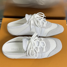 顶级版本:女款LV路易威登 L家 驴牌 最新Sneakerina系列 情侣款 玛丽珍 芭蕾运动鞋 半拖鞋 顶级版本:女款LV路易威登 L家 驴牌 最新Sneakerina系列 情侣款 玛丽珍 芭蕾运动鞋 半拖鞋