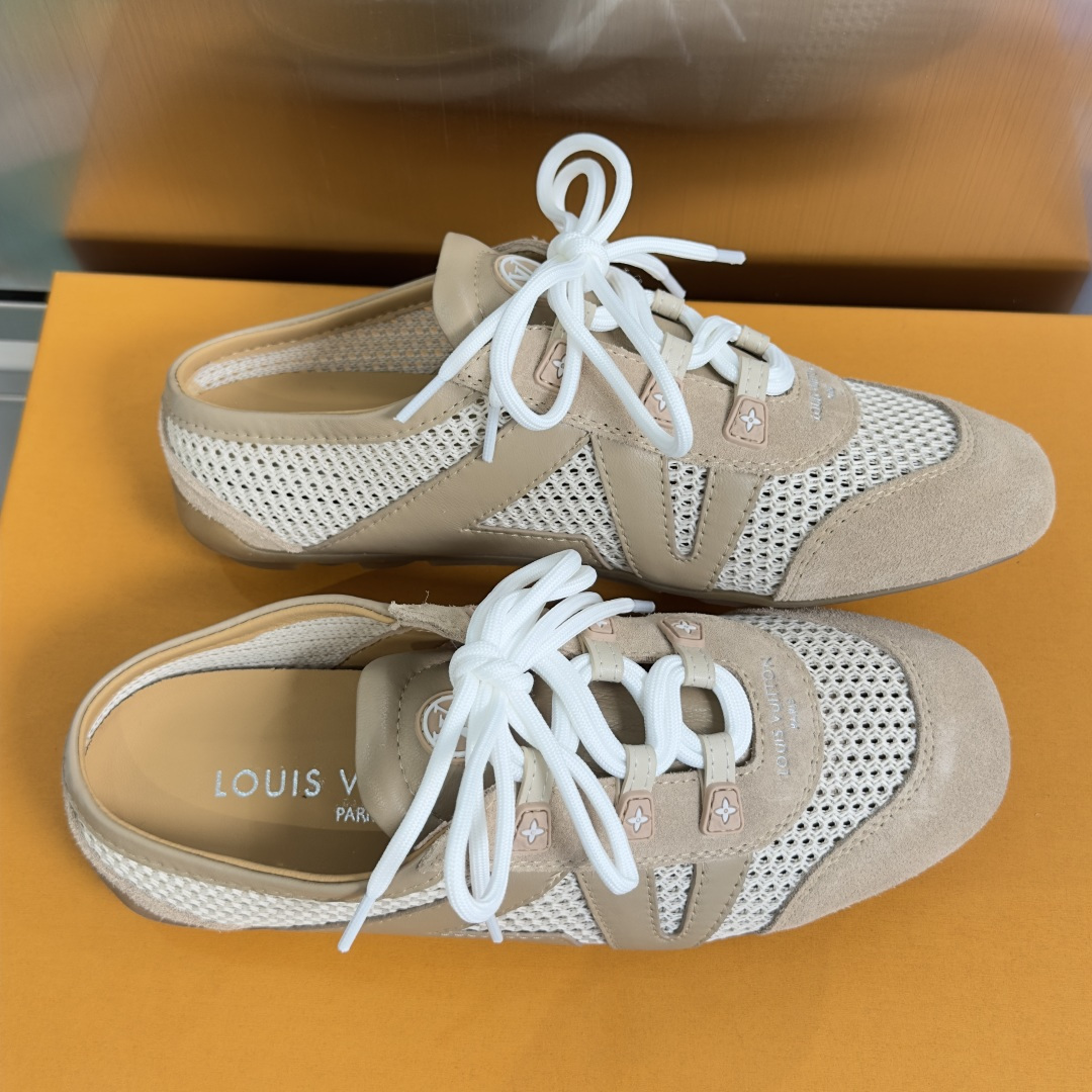 顶级版本:女款LV路易威登 L家 驴牌 最新Sneakerina系列 情侣款 玛丽珍 芭蕾运动鞋 半拖鞋 顶级版本:女款LV路易威登 L家 驴牌 最新Sneakerina系列 情侣款 玛丽珍 芭蕾运动鞋 半拖鞋