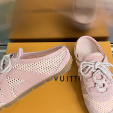 顶级版本:女款LV路易威登 L家 驴牌 最新Sneakerina系列 情侣款 玛丽珍 芭蕾运动鞋 半拖鞋 顶级版本:女款LV路易威登 L家 驴牌 最新Sneakerina系列 情侣款 玛丽珍 芭蕾运动鞋 半拖鞋