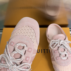 顶级版本:女款LV路易威登 L家 驴牌 最新Sneakerina系列 情侣款 玛丽珍 芭蕾运动鞋 半拖鞋 顶级版本:女款LV路易威登 L家 驴牌 最新Sneakerina系列 情侣款 玛丽珍 芭蕾运动鞋 半拖鞋