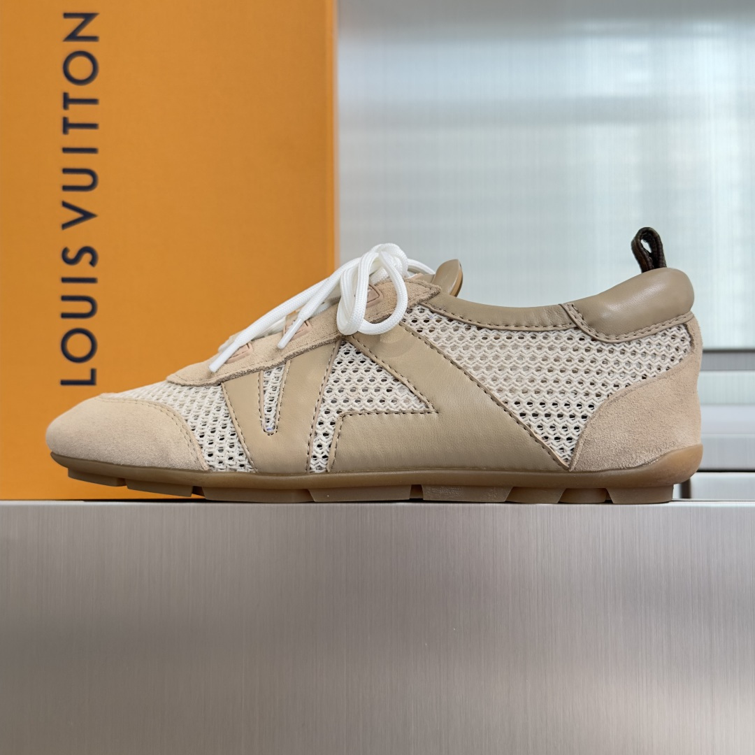 顶级版本:女款LV路易威登 L家 驴牌 最新Sneakerina系列 情侣款 玛丽珍 芭蕾运动鞋 半拖鞋 顶级版本:女款LV路易威登 L家 驴牌 最新Sneakerina系列 情侣款 玛丽珍 芭蕾运动鞋 半拖鞋