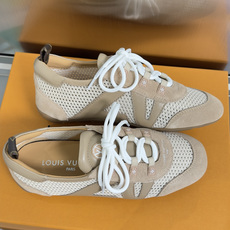 顶级版本:女款LV路易威登 L家 驴牌 最新Sneakerina系列 情侣款 玛丽珍 芭蕾运动鞋 半拖鞋 顶级版本:女款LV路易威登 L家 驴牌 最新Sneakerina系列 情侣款 玛丽珍 芭蕾运动鞋 半拖鞋