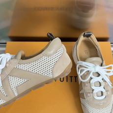 顶级版本:女款LV路易威登 L家 驴牌 最新Sneakerina系列 情侣款 玛丽珍 芭蕾运动鞋 半拖鞋 顶级版本:女款LV路易威登 L家 驴牌 最新Sneakerina系列 情侣款 玛丽珍 芭蕾运动鞋 半拖鞋