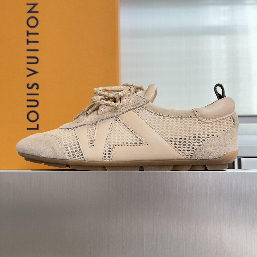 顶级版本:女款LV路易威登 L家 驴牌 最新Sneakerina系列 情侣款 玛丽珍 芭蕾运动鞋 半拖鞋 顶级版本:女款LV路易威登 L家 驴牌 最新Sneakerina系列 情侣款 玛丽珍 芭蕾运动鞋 半拖鞋