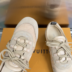 顶级版本:女款LV路易威登 L家 驴牌 最新Sneakerina系列 情侣款 玛丽珍 芭蕾运动鞋 半拖鞋 顶级版本:女款LV路易威登 L家 驴牌 最新Sneakerina系列 情侣款 玛丽珍 芭蕾运动鞋 半拖鞋
