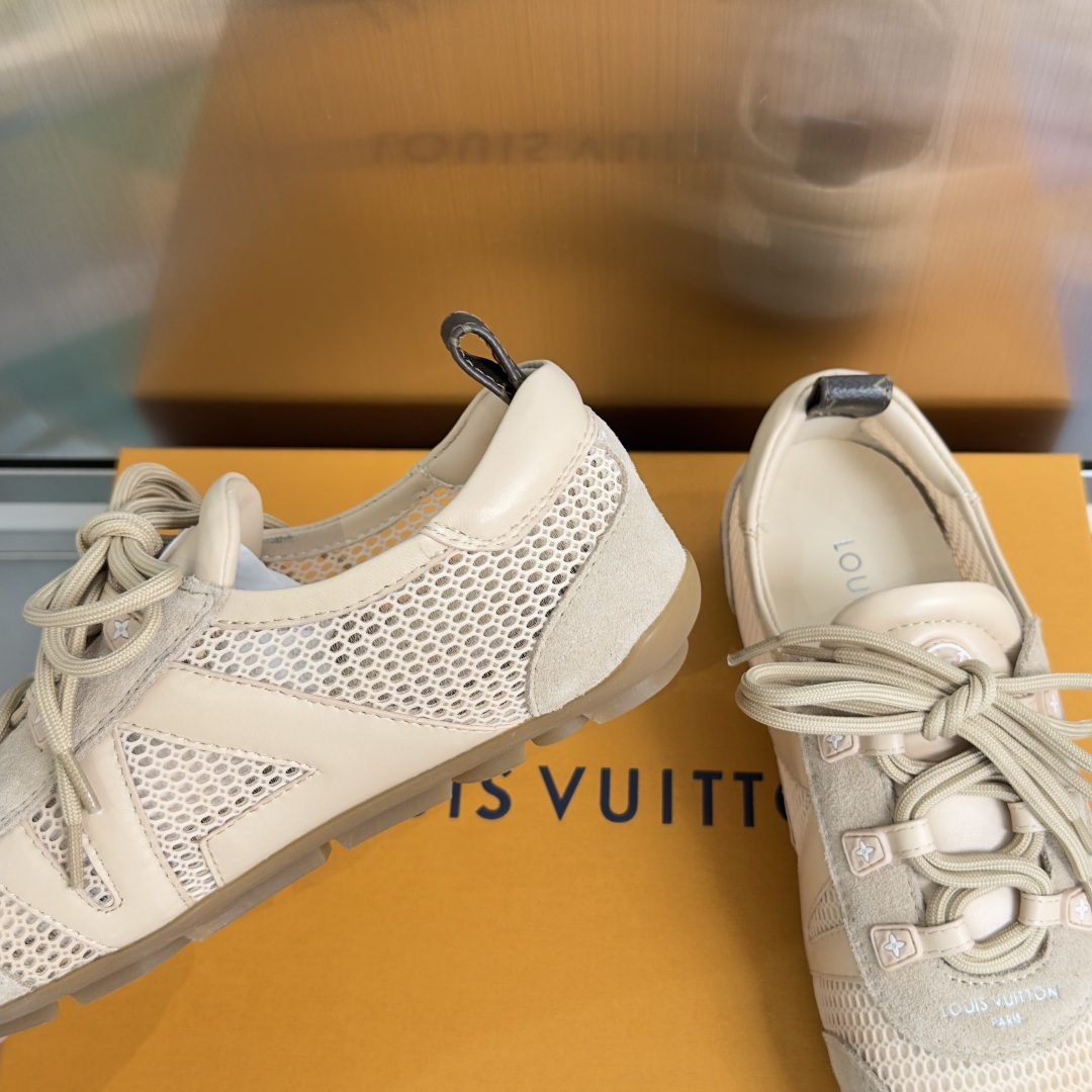 顶级版本:女款LV路易威登 L家 驴牌 最新Sneakerina系列 情侣款 玛丽珍 芭蕾运动鞋 半拖鞋 顶级版本:女款LV路易威登 L家 驴牌 最新Sneakerina系列 情侣款 玛丽珍 芭蕾运动鞋 半拖鞋