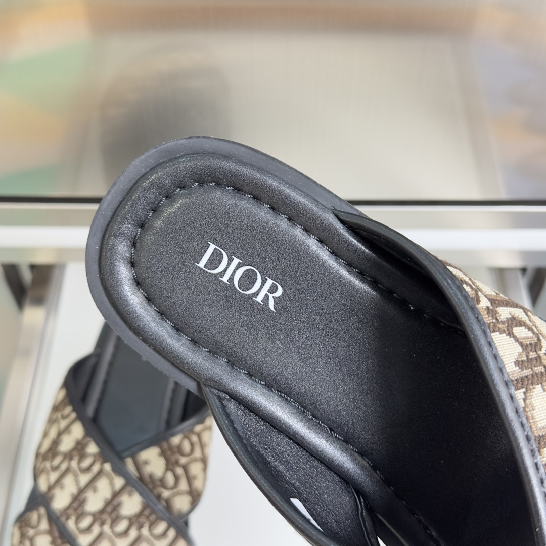 顶级版本：男款Dior迪奥 最新Alias系列 一字拖 夹脚 交叉凉鞋 拖鞋这款 Dior Alias 