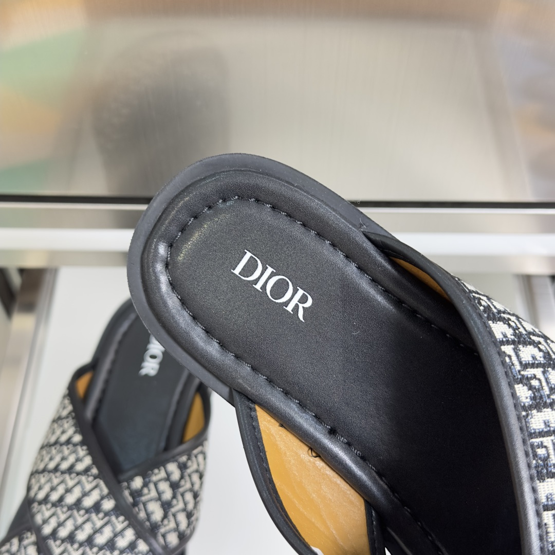 顶级版本：男款Dior迪奥 最新Alias系列 一字拖 夹脚 交叉凉鞋 拖鞋这款 Dior Alias 