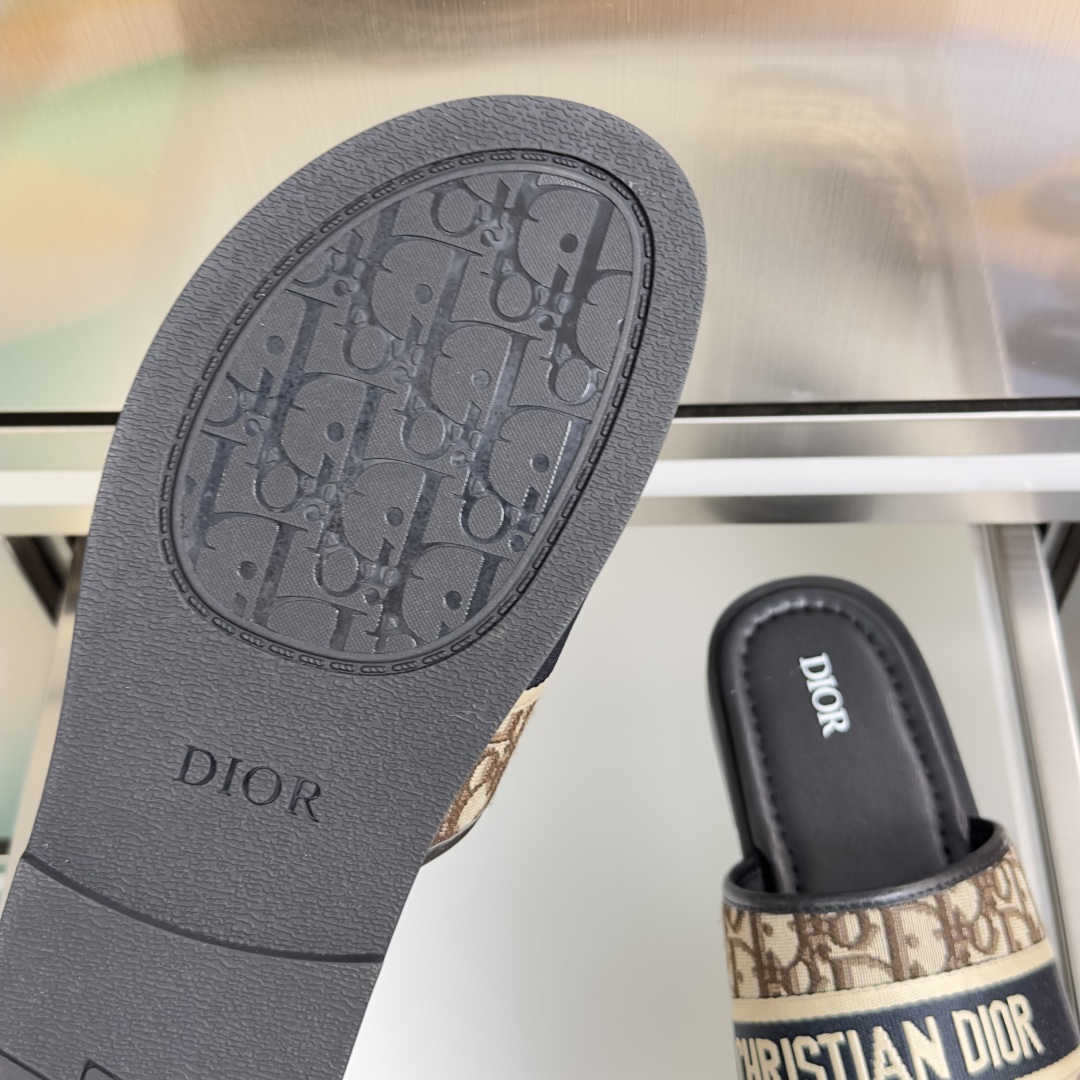 顶级版本：男款Dior迪奥 最新Alias系列 一字拖 夹脚 交叉凉鞋 拖鞋这款 Dior Alias 