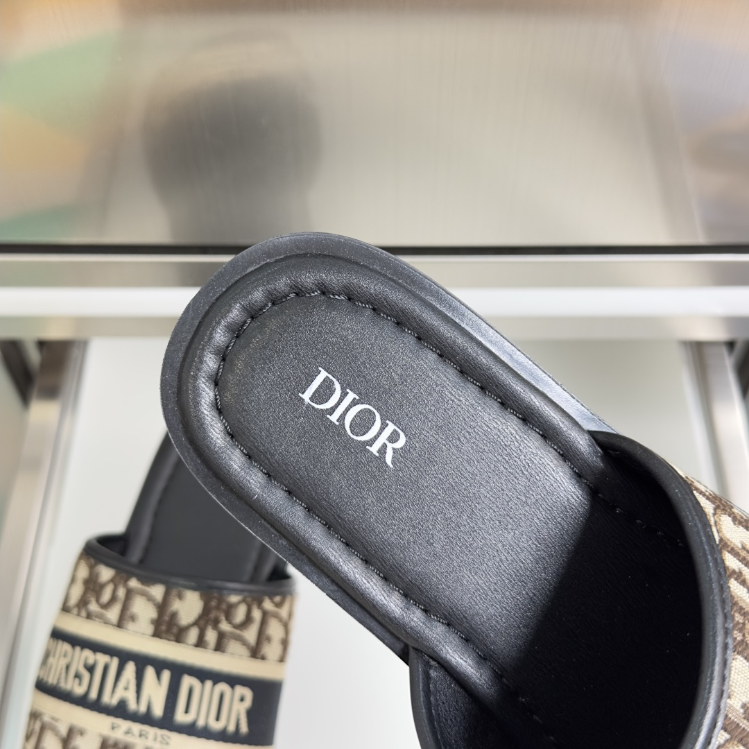顶级版本：男款Dior迪奥 最新Alias系列 一字拖 夹脚 交叉凉鞋 拖鞋这款 Dior Alias 