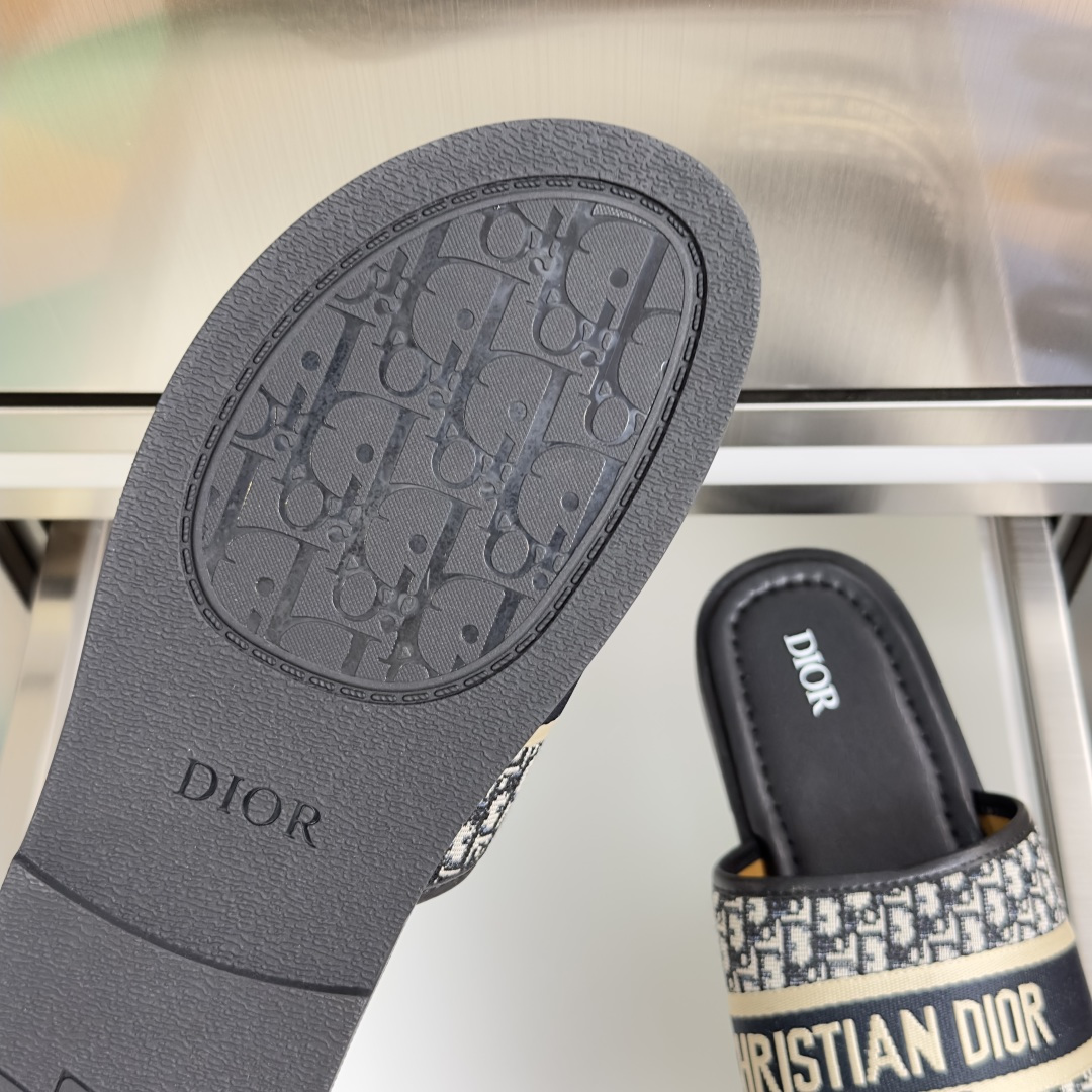 顶级版本：男款Dior迪奥 最新Alias系列 一字拖 夹脚 交叉凉鞋 拖鞋这款 Dior Alias 