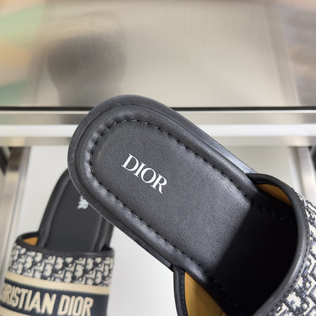 顶级版本：男款Dior迪奥 最新Alias系列 一字拖 夹脚 交叉凉鞋 拖鞋这款 Dior Alias 