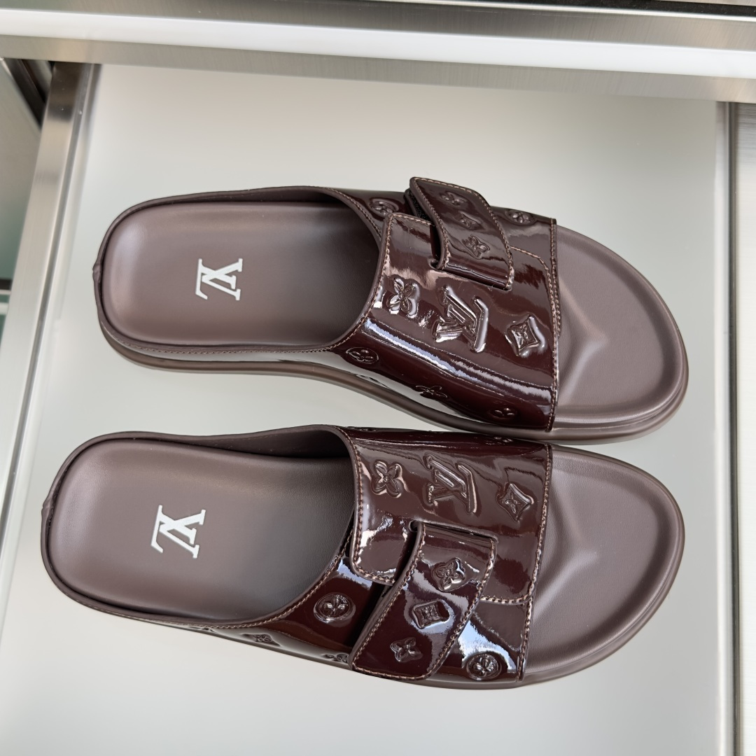 顶级版本:男款LV 路易威登 L家 驴牌Venice系列 魔术贴 厚底 凉拖鞋本款 LV Venice 顶级版本:男款LV 路易威登 L家 驴牌Venice系列 魔术贴 厚底 凉拖鞋本款 LV Venice