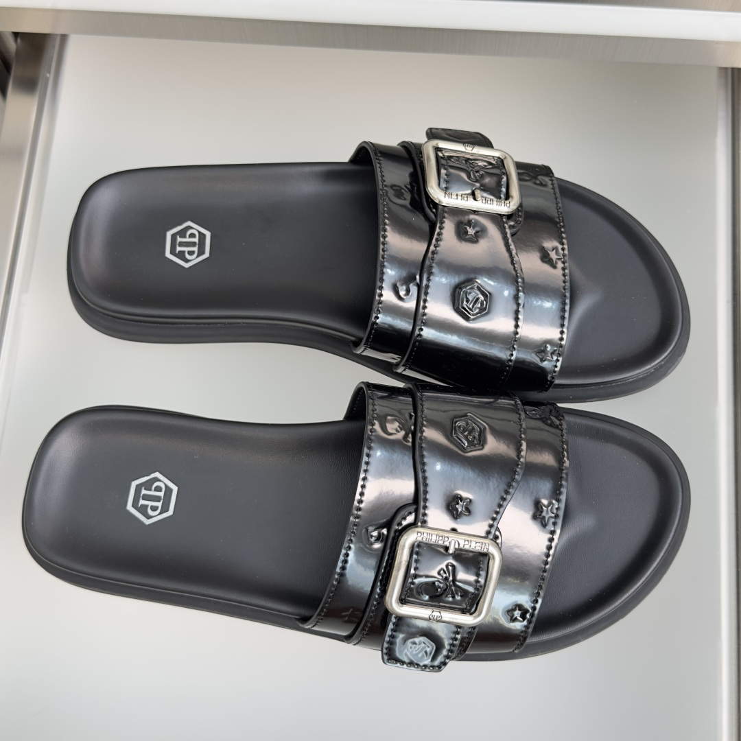 顶级版本:男款Philipp Plein 德国 轻奢 骷髅头 厚底 一字 交叉凉鞋 拖鞋Philipp 顶级版本:男款Philipp Plein 德国 轻奢 骷髅头 厚底 一字 交叉凉鞋 拖鞋Philipp
