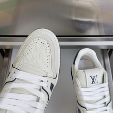 顶级版本:情侣款LV Trainer路易威登 驴牌 L家 情侣款 休闲 运动鞋 滑板鞋本款 LV Tra 顶级版本:情侣款LV Trainer路易威登 驴牌 L家 情侣款 休闲 运动鞋 滑板鞋本款 LV Tra