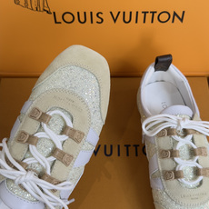 顶级版本:女款LV路易威登 L家 驴牌 最新Sneakerina系列 情侣款 玛丽珍 格利特 芭蕾运动鞋 顶级版本:女款LV路易威登 L家 驴牌 最新Sneakerina系列 情侣款 玛丽珍 格利特 芭蕾运动鞋